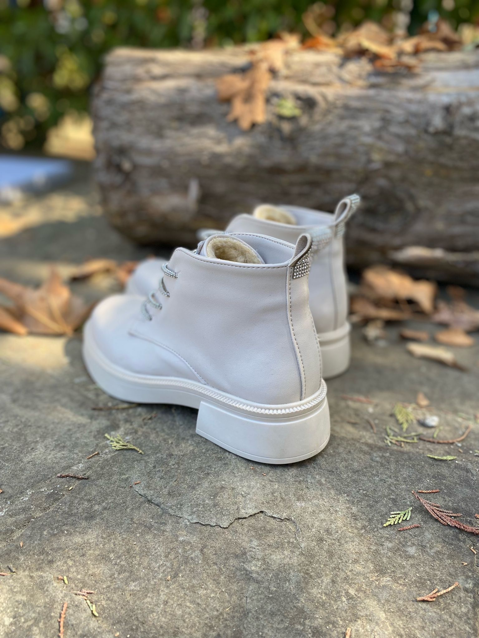 Kadın Bej Cilt Taşlı İçi Kürklü Bot