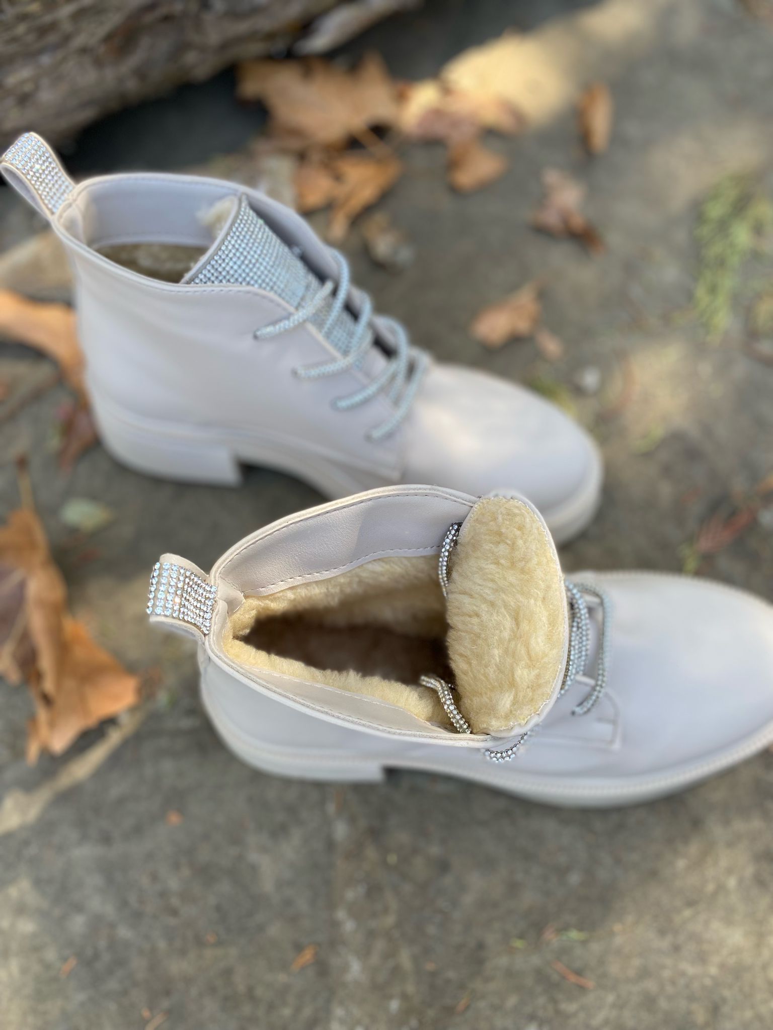 Kadın Bej Cilt Taşlı İçi Kürklü Bot