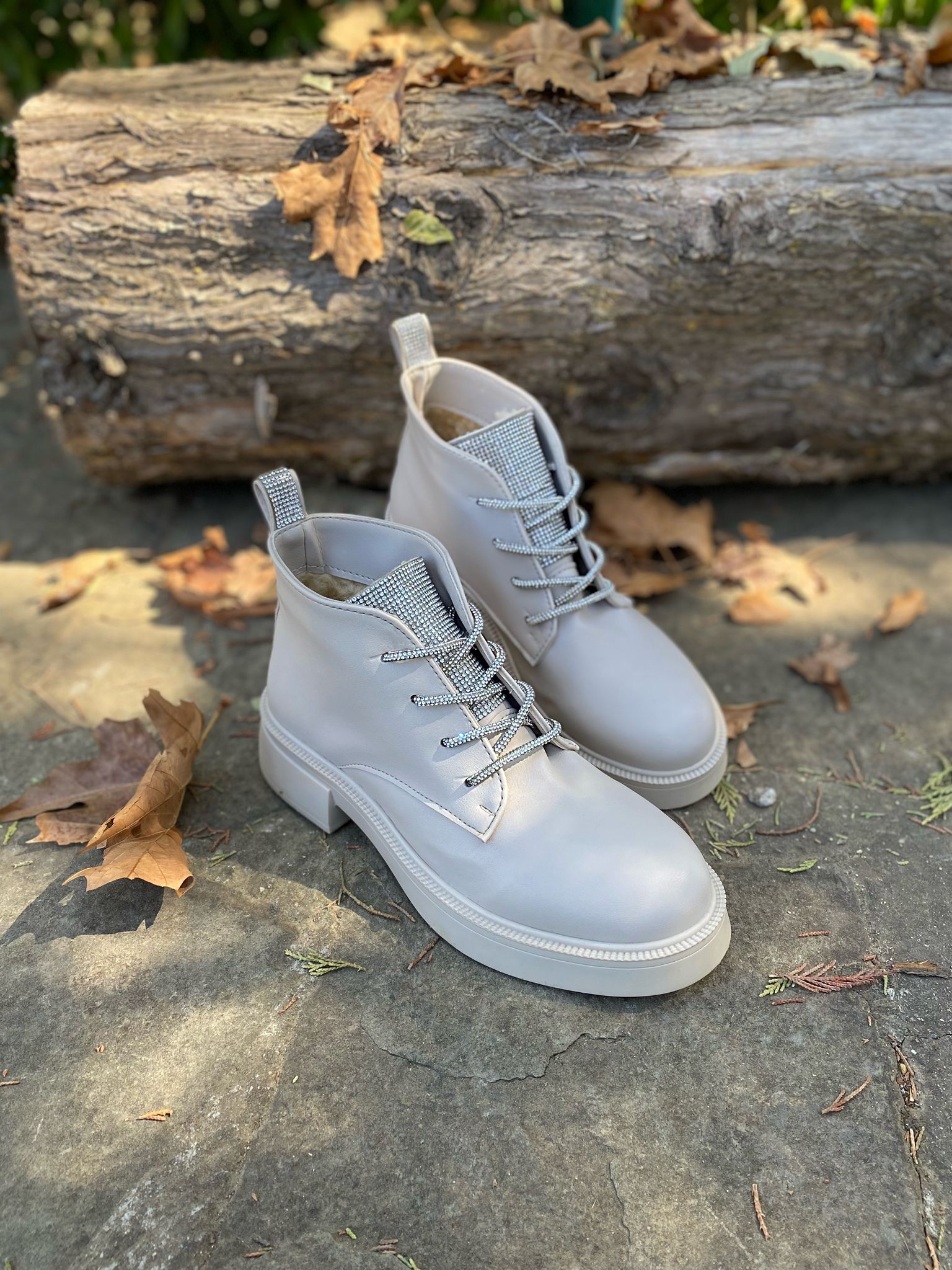 Kadın Bej Cilt Taşlı İçi Kürklü Bot