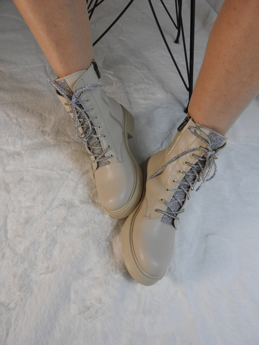 Kadın Taş Detaylı Fermuarlı İçi Kürklü Bej Kalın Taban Bot