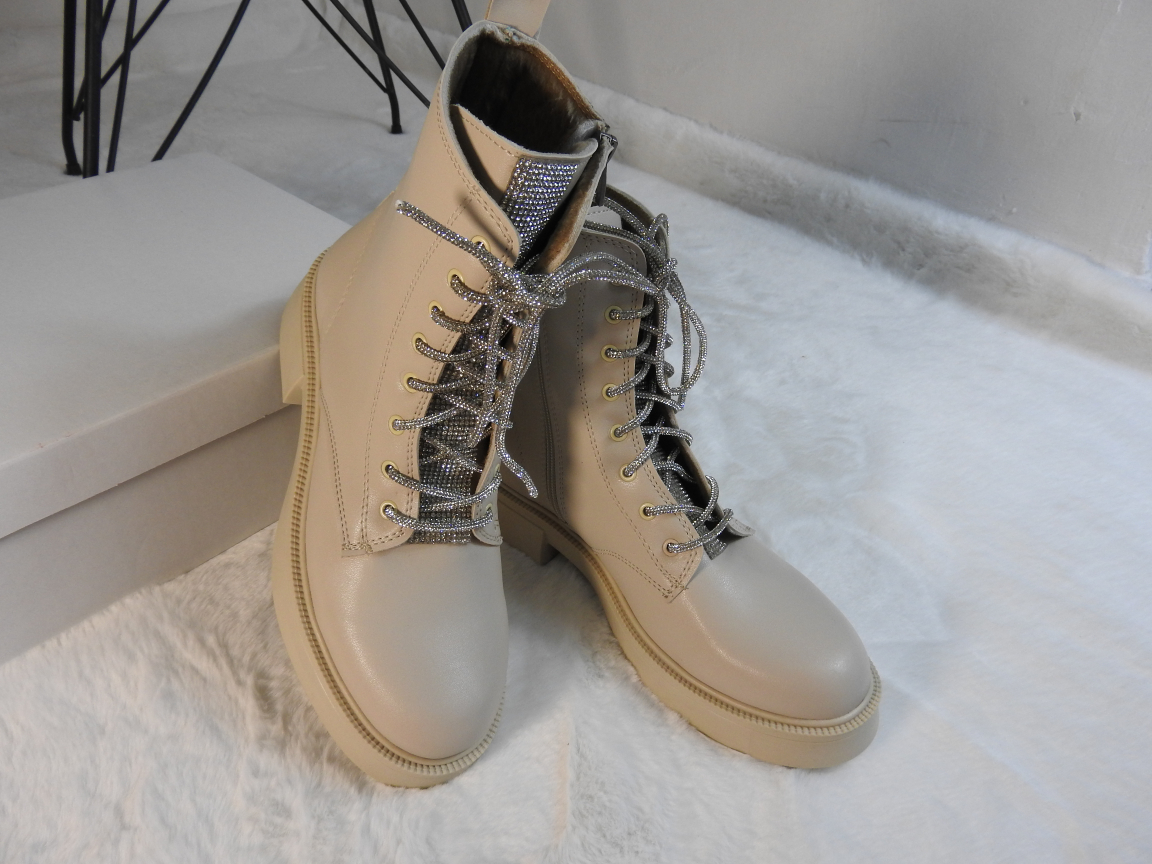 Kadın Taş Detaylı Fermuarlı İçi Kürklü Bej Kalın Taban Bot