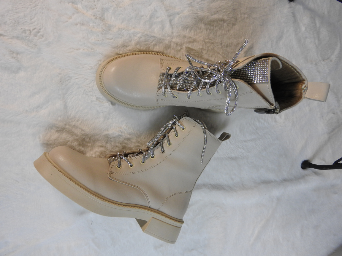 Kadın Taş Detaylı Fermuarlı İçi Kürklü Bej Kalın Taban Bot