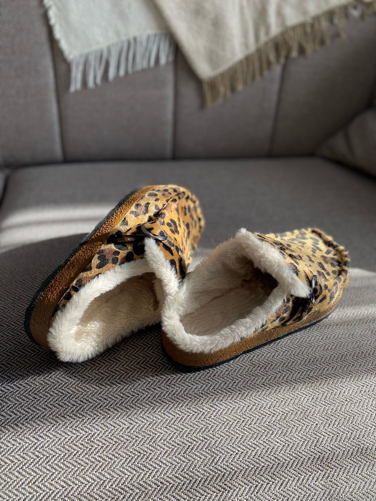 LEOPAR İÇİ KÜRKLÜ KADIN EV TERLİĞİ