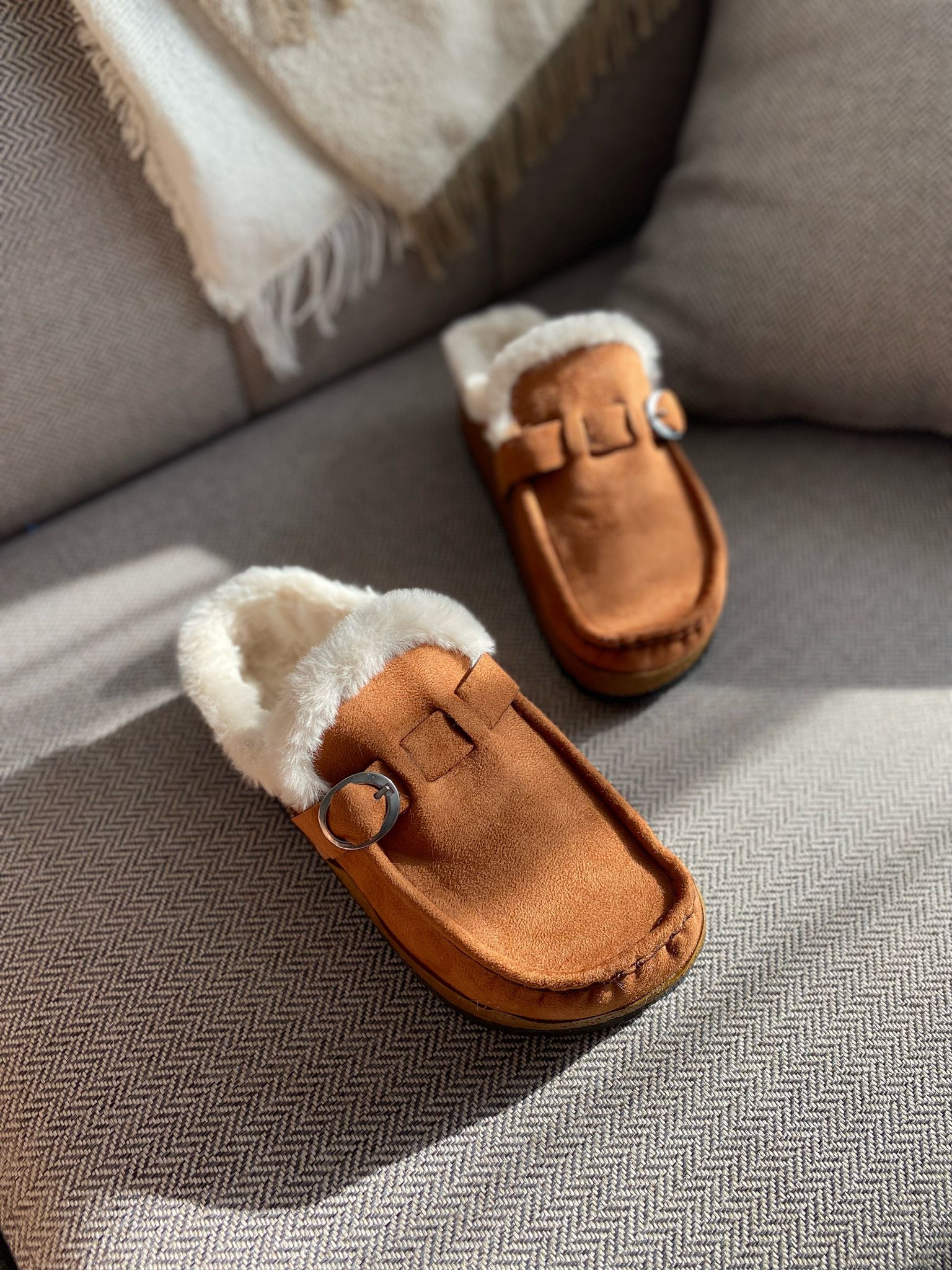 TABA İÇİ KÜRKLÜ KADIN EV TERLİĞİ