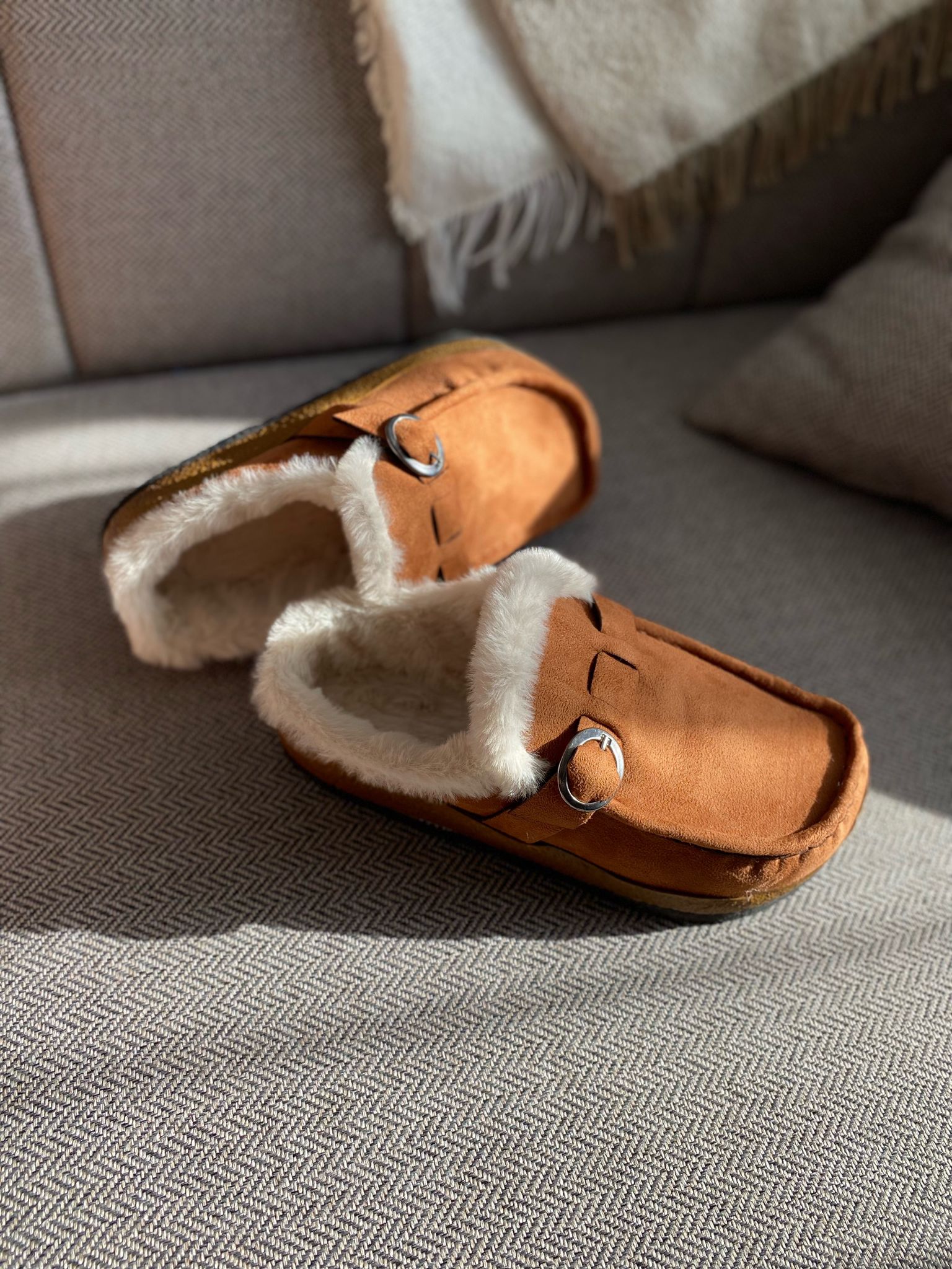 TABA İÇİ KÜRKLÜ KADIN EV TERLİĞİ