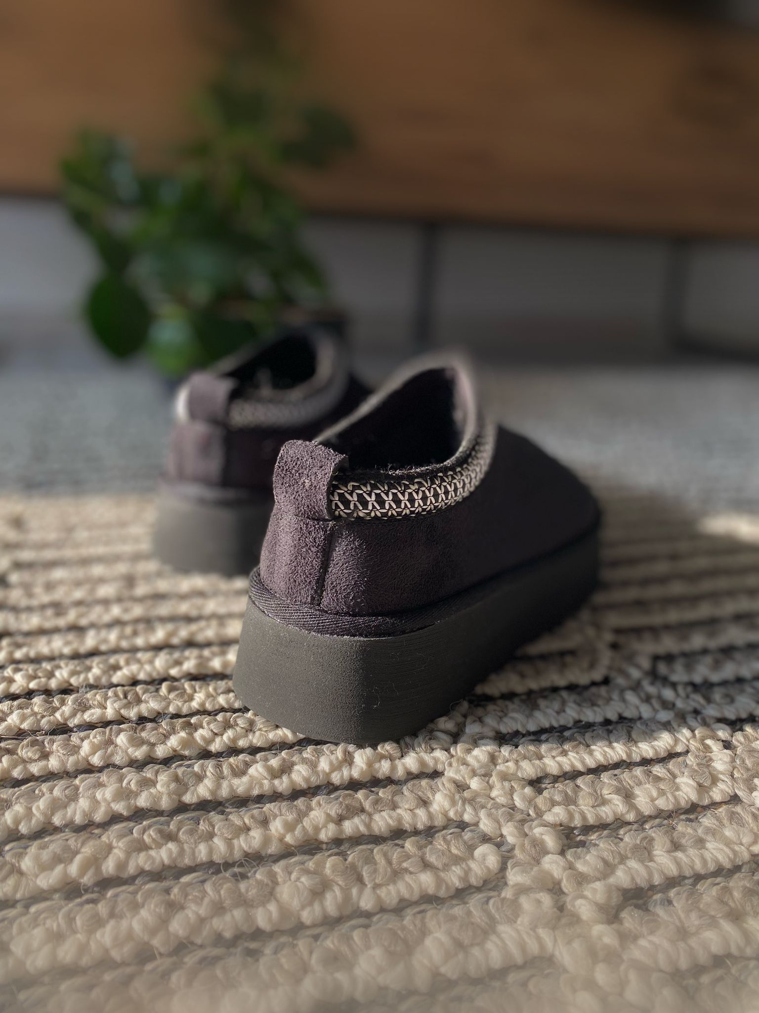 SÜET İÇİ KÜRKLÜ DÜZ VE YÜKSEK TABAN SABO TERLİK