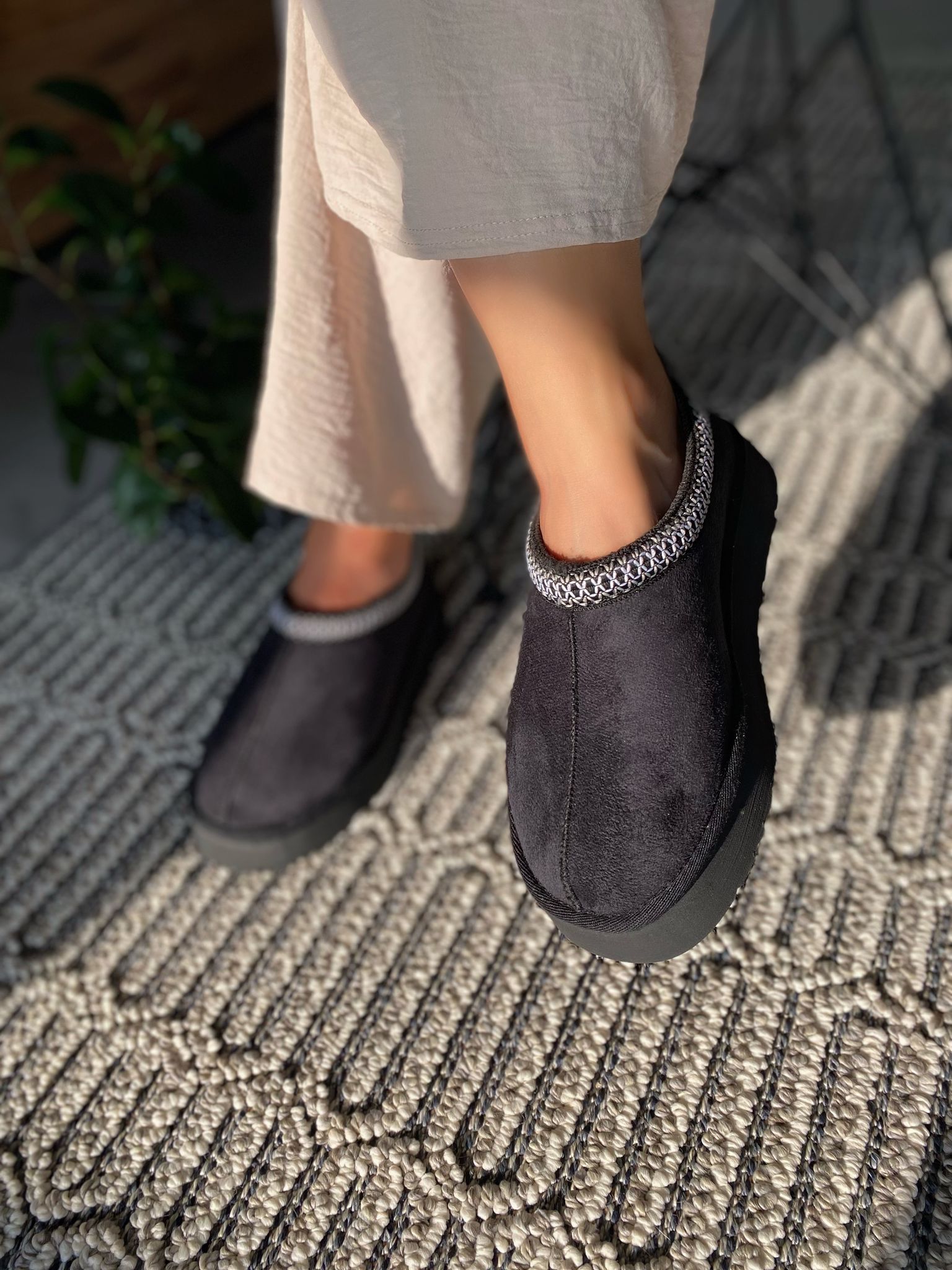 SÜET İÇİ KÜRKLÜ DÜZ VE YÜKSEK TABAN SABO TERLİK