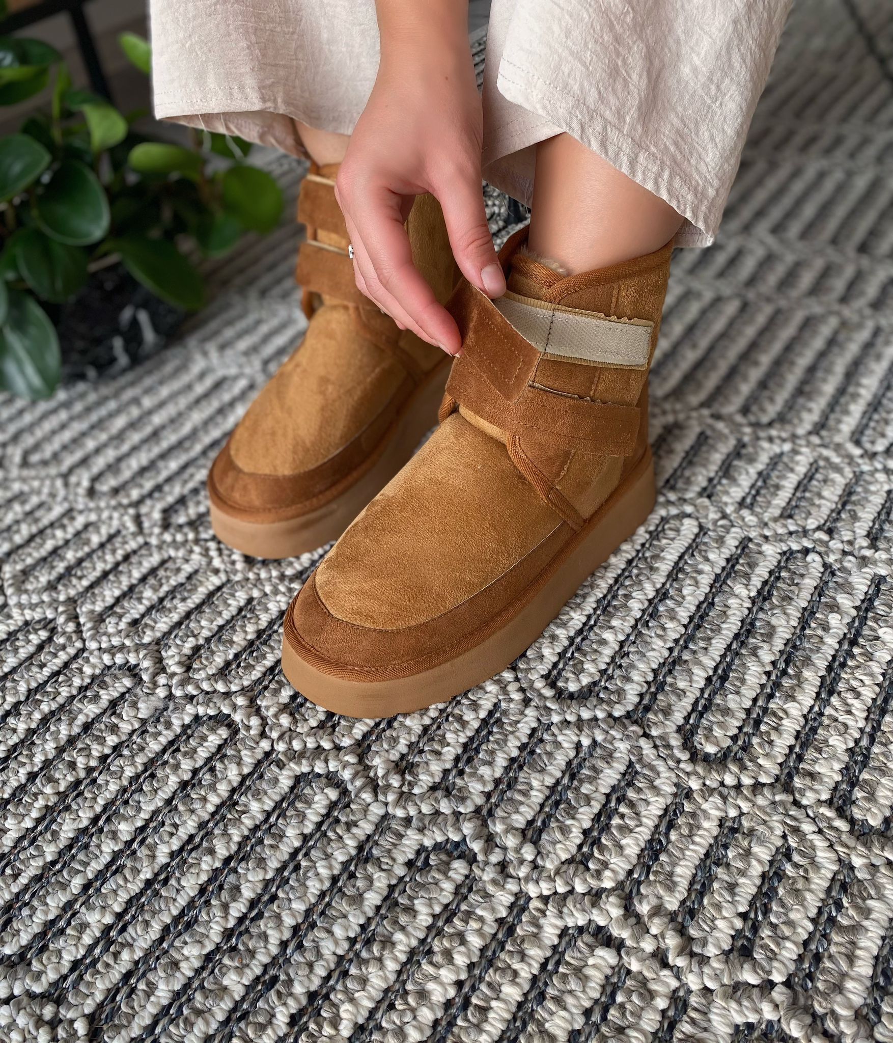 CIRTLI YÜKSEK TABAN İÇİ KÜRKLÜ KADIN BOT