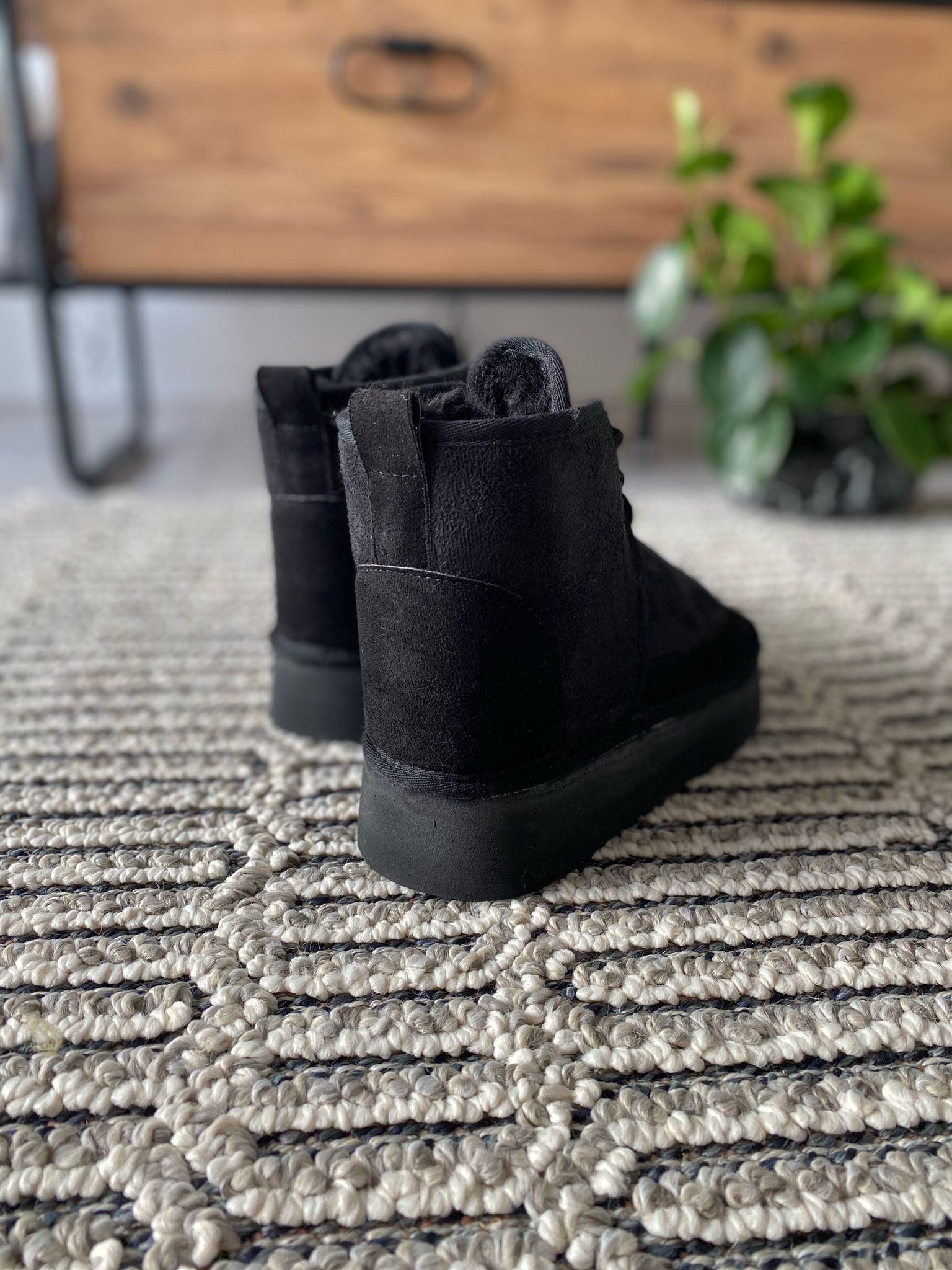 Bağcıklı İçi Kürklü Kadın Bot