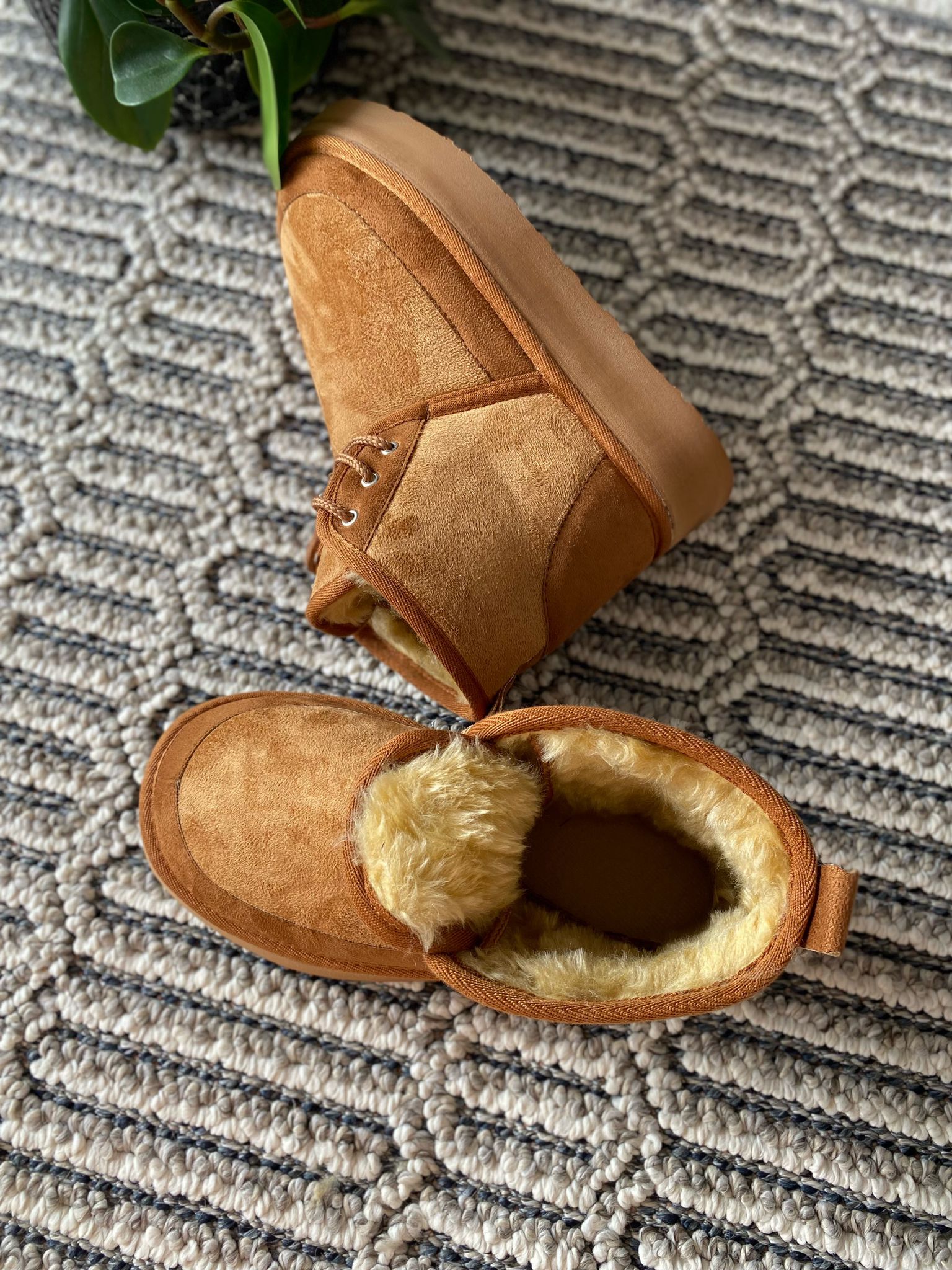 Bağcıklı İçi Kürklü Kadın Bot