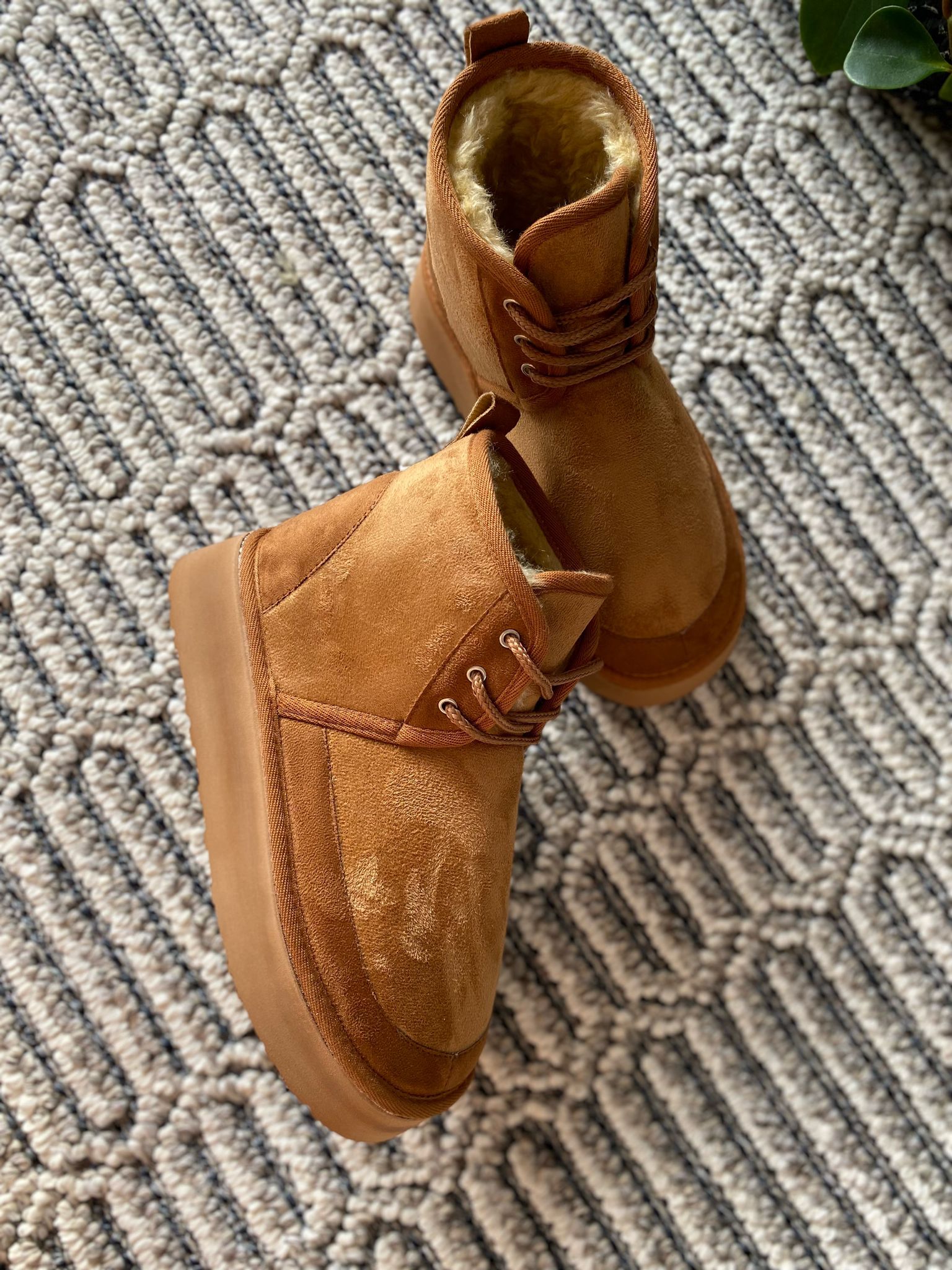 Bağcıklı İçi Kürklü Kadın Bot