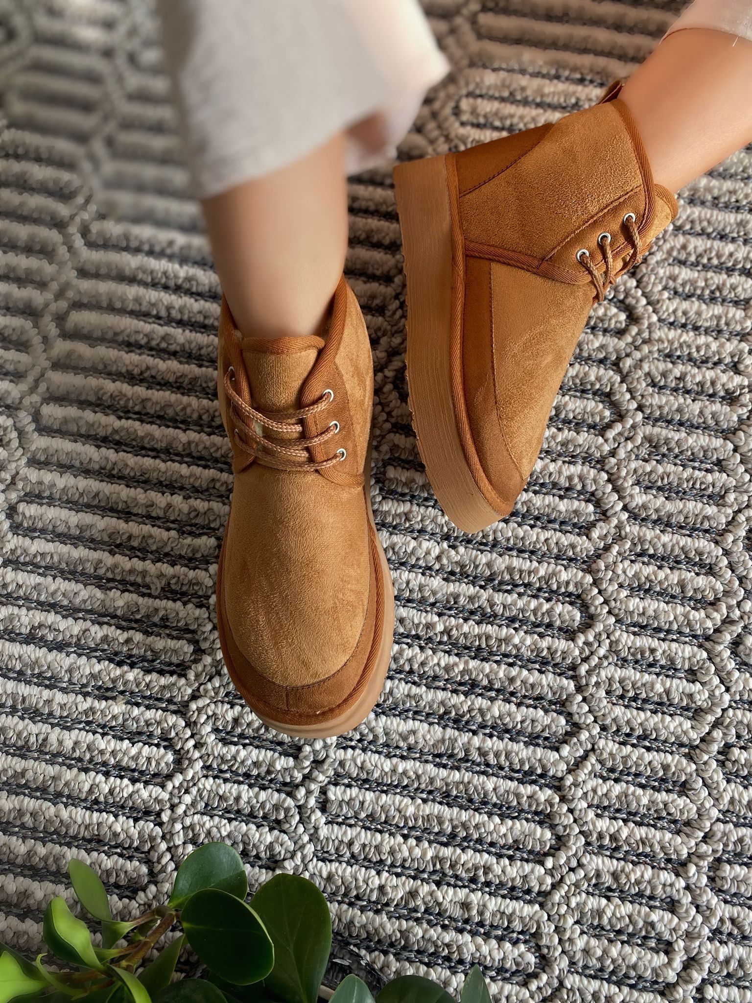 Bağcıklı İçi Kürklü Kadın Bot