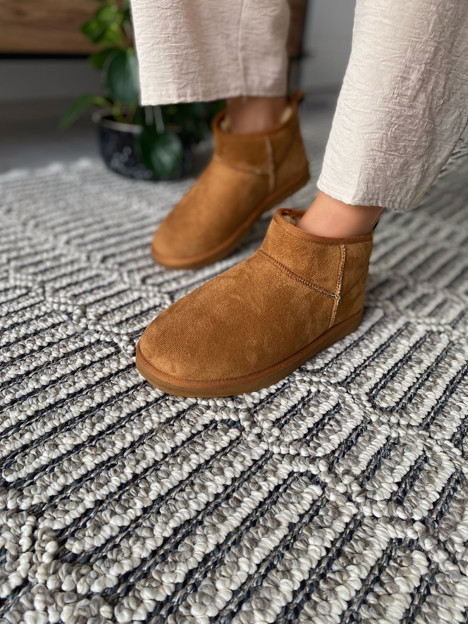 Ultra Mini Süet Yarım Bot Düz Taban İçi Kürklü Kadın Bot Ayakkabı