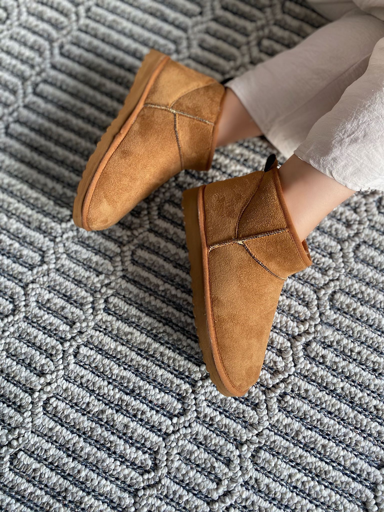 Ultra Mini Süet Yarım Bot Düz Taban İçi Kürklü Kadın Bot Ayakkabı