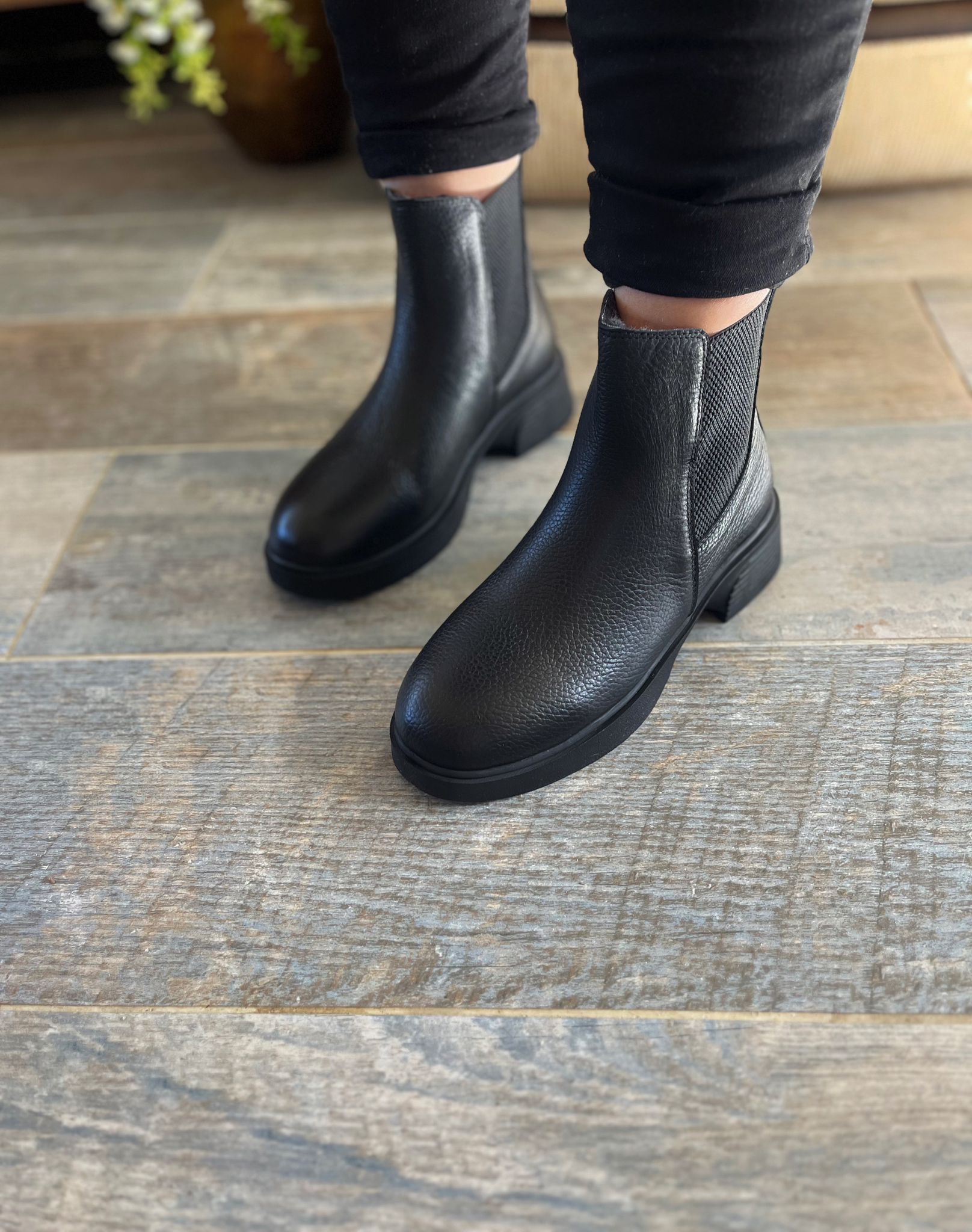 Kadın Hakiki Deri İçi Kürklü Kışlık Bot