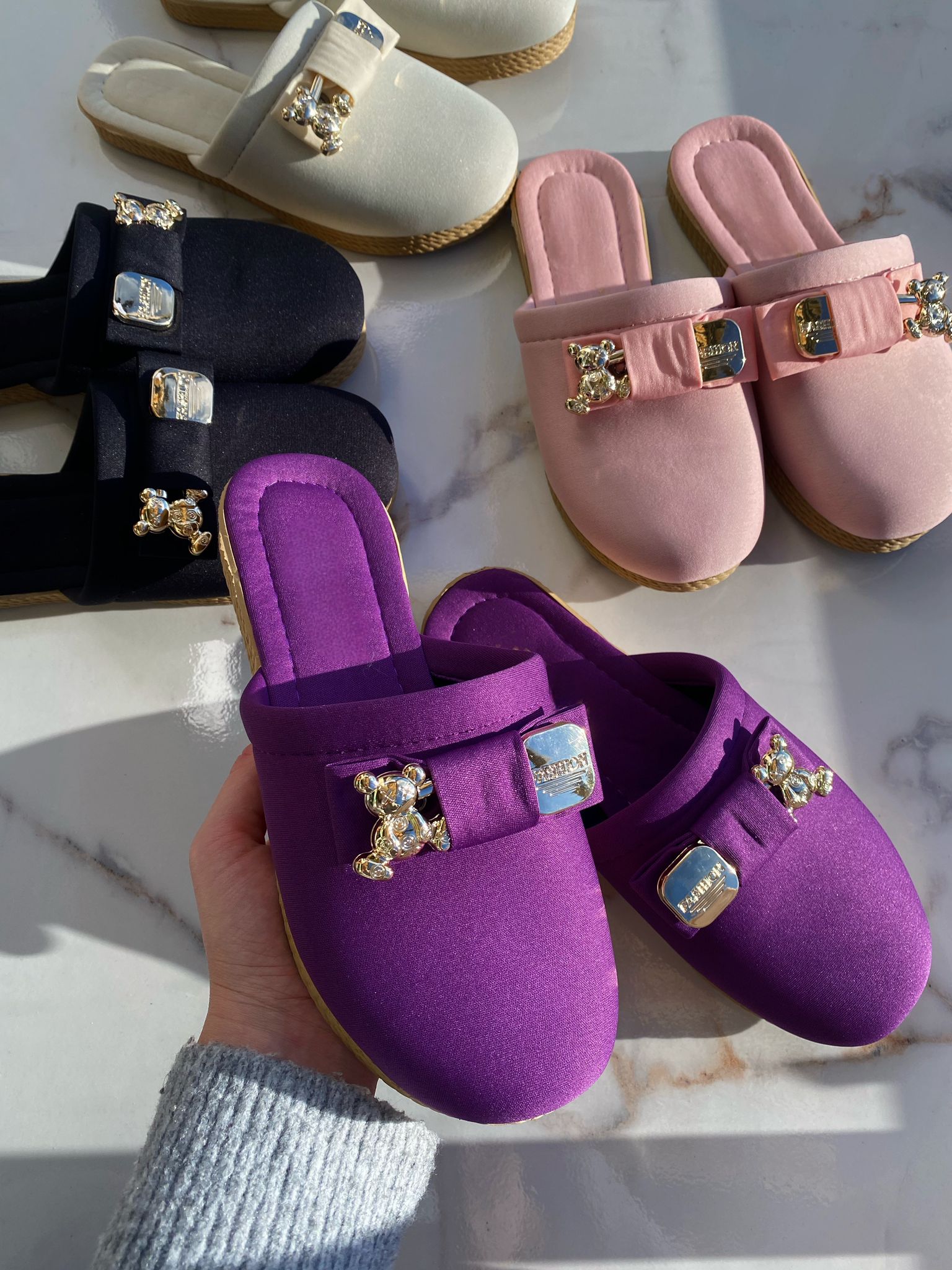 Önü Kapalı Tokalı Kadın Ev Terliği