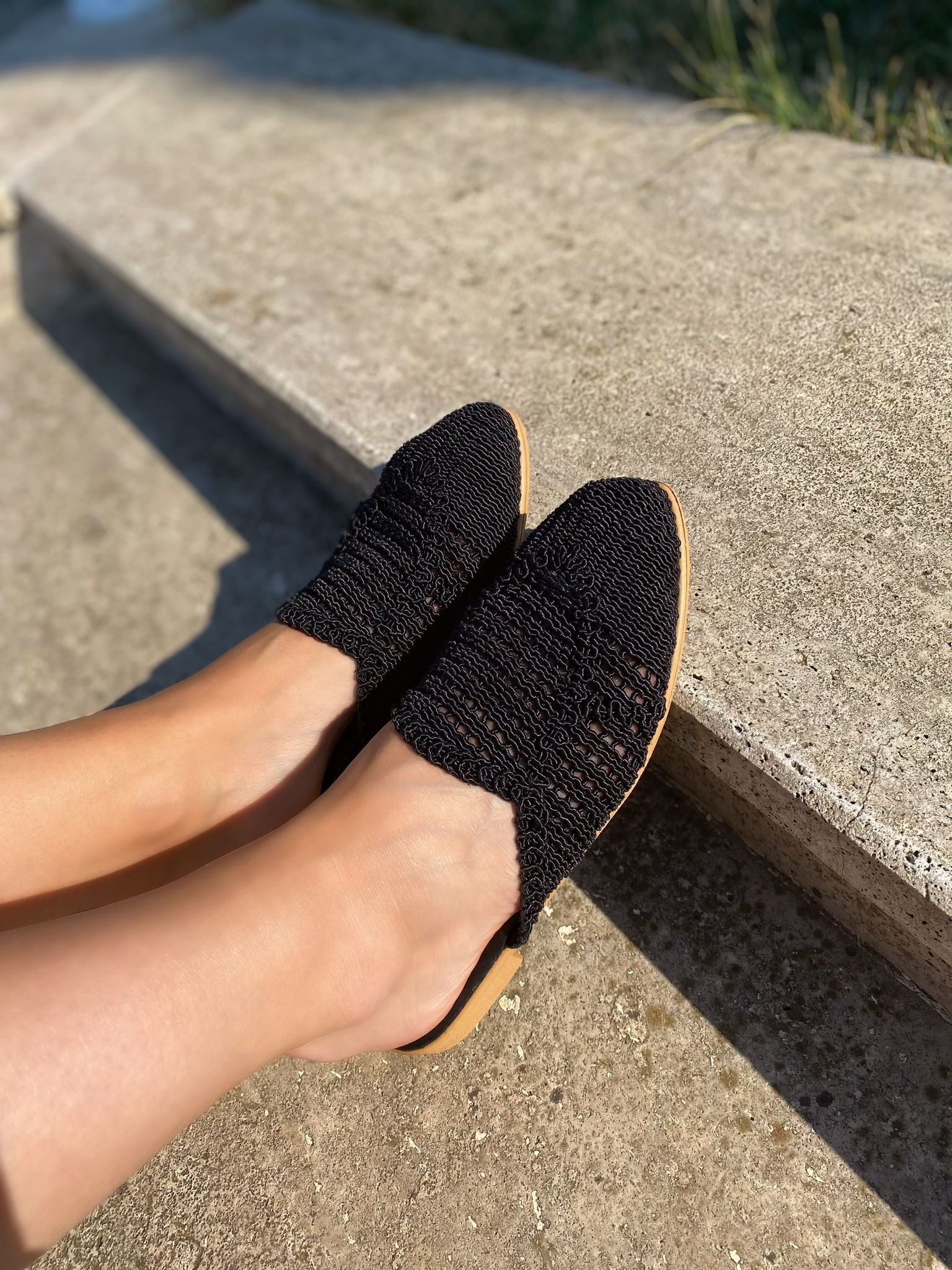 Siyah Örgü Hasır Kadın Terlik Modeli