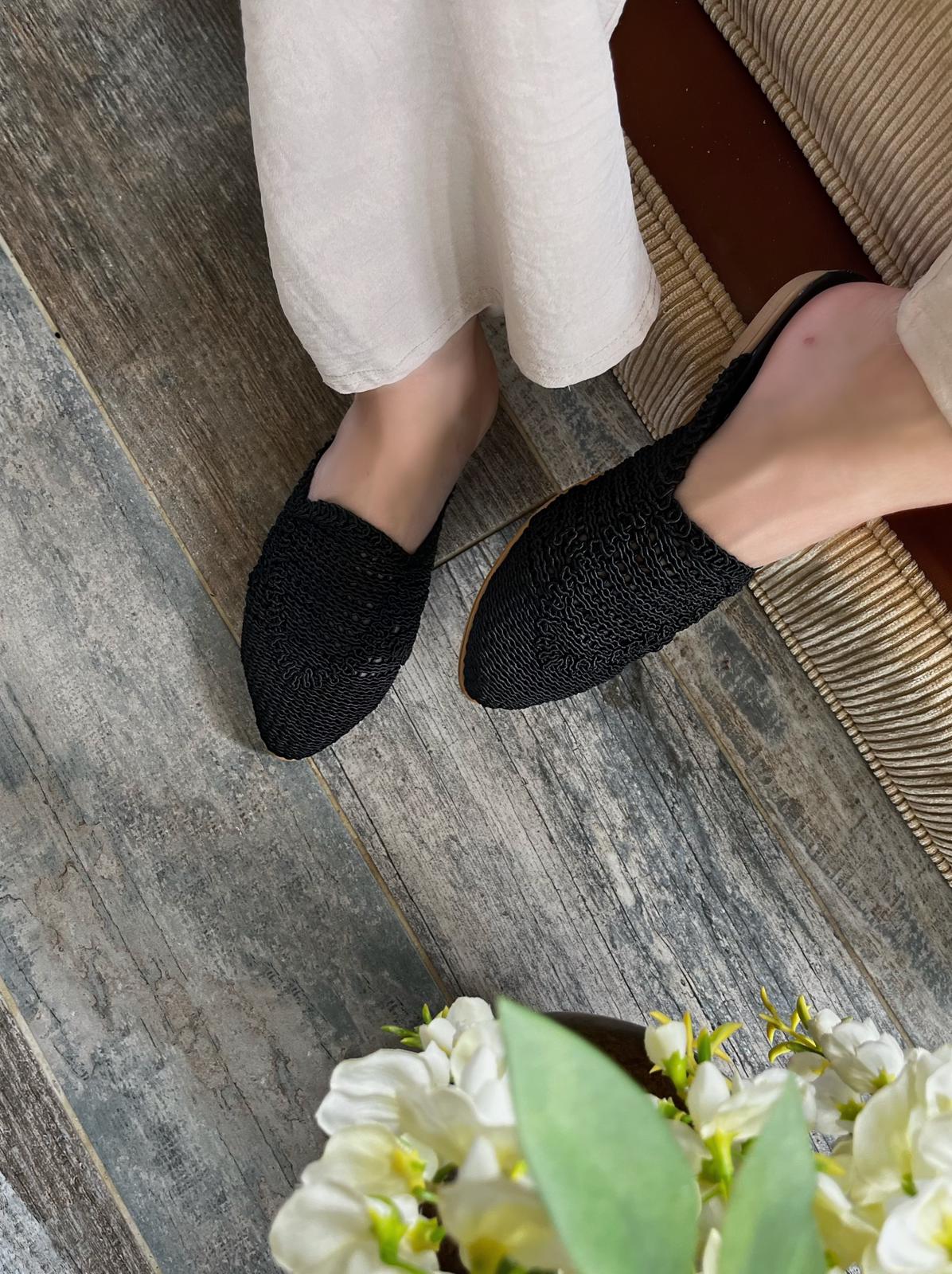 Siyah Örgü Hasır Kadın Terlik Modeli