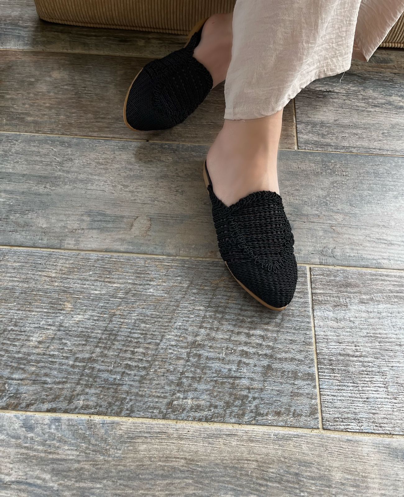 Siyah Örgü Hasır Kadın Terlik Modeli