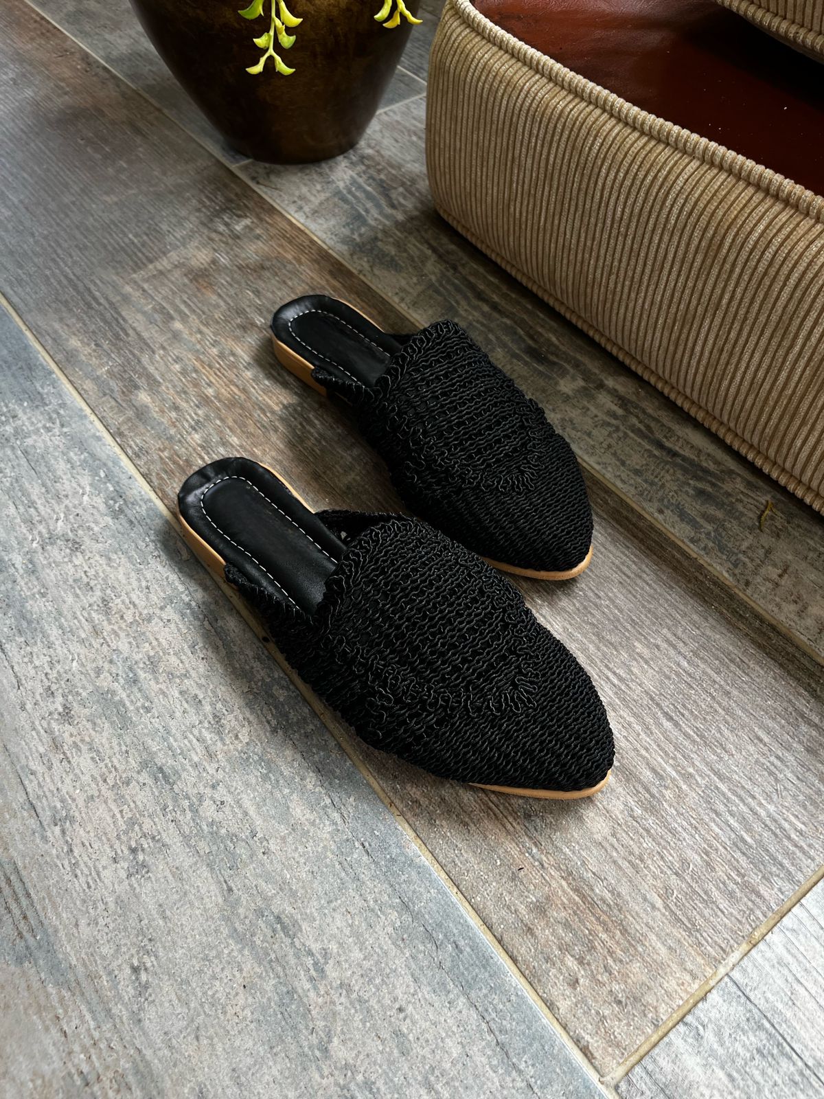 Siyah Örgü Hasır Kadın Terlik Modeli